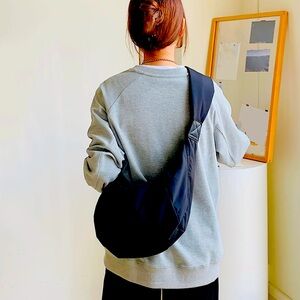 New - Lightweight -Stylish Dumpling Shoulder Bag - Black